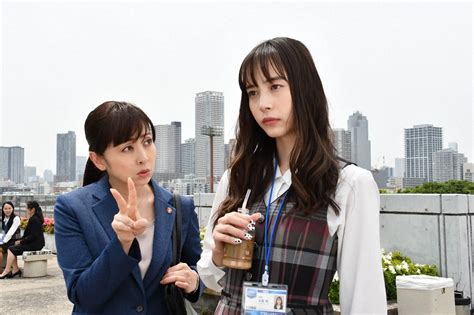 【写真】連続ドラマ「警視庁・捜査一課長season5」第8話に出演する斉藤由貴さん（左）と井桁弘恵さん＝テレビ朝日提供 Mantanweb