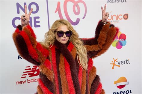 Paulina Rubio duramente criticada por su última actuación en directo