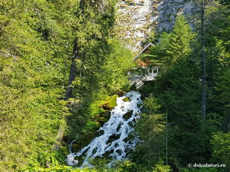 Cascada Izvoare Doi Calatori