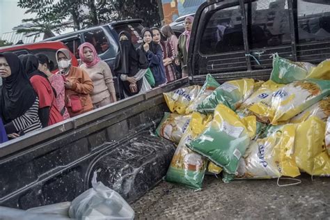 Beredar Foto 15 Juta Karung Beras Premium Ditimbun Pemerintah Kena