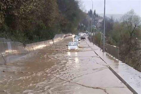 HAOS U CRNOJ GORI Poplavljene ulice kuće i mostovi izlile se rijeke