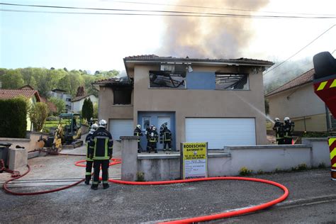 Echenoz La M Line Haute Sa Ne Un Pavillon D Truit Par Les Flammes