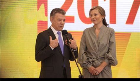 Foto De Juan Manuel Santos Y Su Esposa La Tierna Y Amorosa Foto De