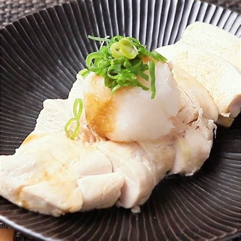 電子レンジで簡単 蒸し鶏のおろし梅ポン酢 作り方・レシピ クラシル レシピ クッキング レシピ 蒸し鶏