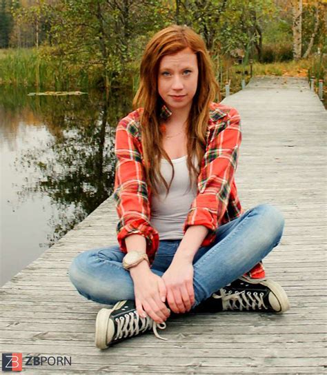 Super Hot Fledgling Model Honey ZB Porn