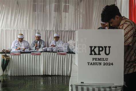 Kerajaan Nusantara Themed Polling Stations In Depok Turns Heads