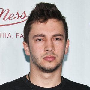 Tyler Joseph - Age, Family, Bio | Famous Birthdays