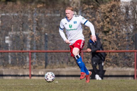 Trotz Verschossenem Elfer Und R Ckstand Hsv Ii Siegt Im Nordderby Bei