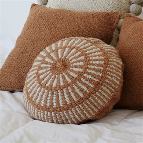 Coussin rond à motifs ocre Coussin ethnique Finca Home