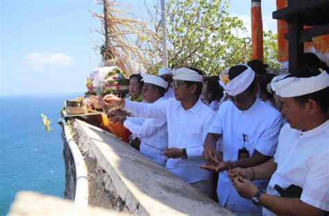 Pujawali Pura Uluwatu Kembali Digelar Pasca Rampungnya Pemugaran Meru