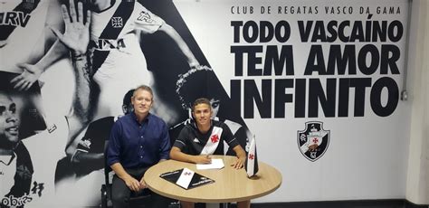 Sete Anos De Vasco Lateral Direito Paulinho Do Sub Assina