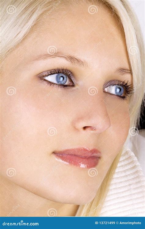 Natürliche Blonde Schönheit Stockbild Bild von recht zauber