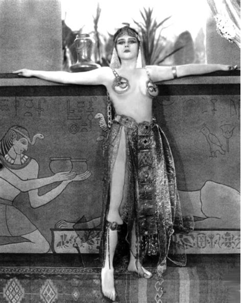 Naked Theda Bara In Cleopatra