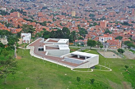 Bibliotequera Parque Biblioteca Leon De Greiff Colombia