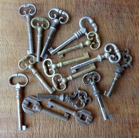 Fifteen Vintage French Keys Etsy French Vintage Vintage Vintage Items