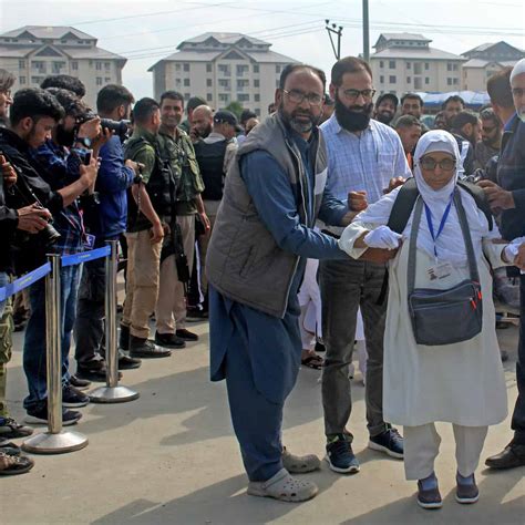 Kashmir St Batch Of Pilgrims Leave For Haj To Saudi Arabia