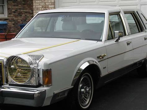 Pimped up 1989 Lincoln Town Car - photos - HomemadeTools.net