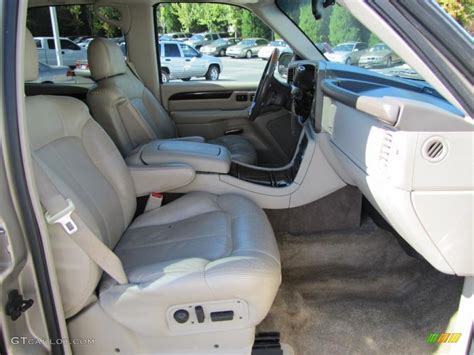 2002 Cadillac Escalade Standard Escalade Model Interior Photo 38203320