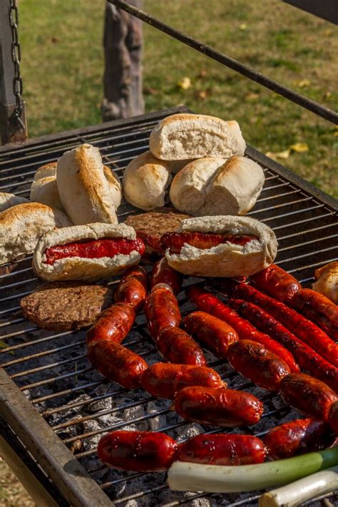 Hay algo más rico que un choripan en un asado Un choripan con una