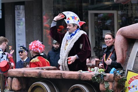 Wiesbadenaktuell Närrisch buntes Fastnachtstreiben in der Innenstadt