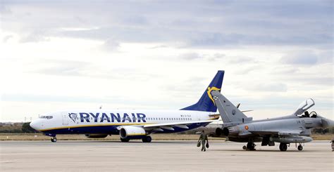 Ryanair Busca Tripulantes De Cabina