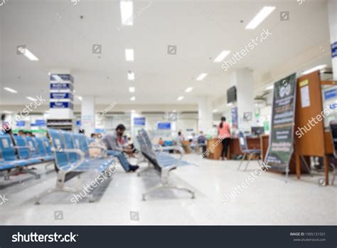 70 afbeeldingen voor patients waiting for seeing doctor at the ...