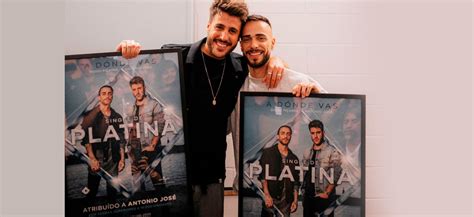 Antonio José Recibe El Disco De Platino Digital Por Las Ventas En