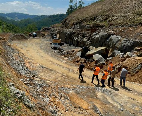 Infraestrutura vistoria obras na SC 281 no Alto Vale do Itajaí