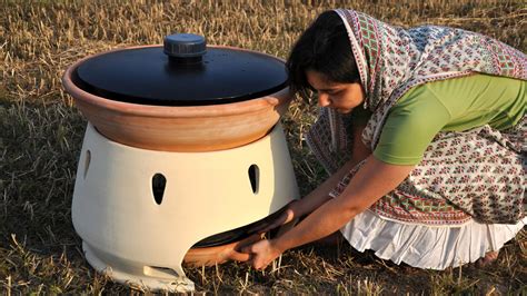 Solar Seawater Distiller Turns Salt Water Into Drinking Water Using