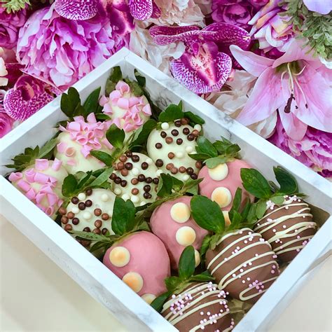 Dozen Chocolate Dipped Strawberries | Gift Box – Lunch Bunch