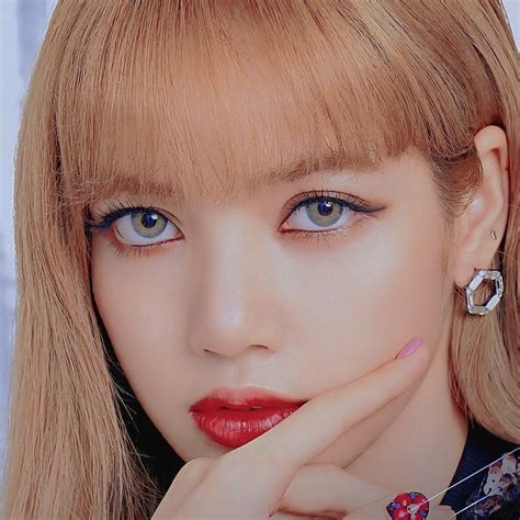 Pin On Blackpink Lisa