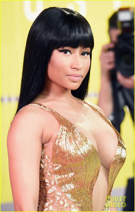 Nicki Minaj Shows Off All Her Assets At The MTV VMAs 2015 Photo