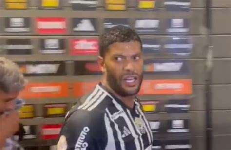 Hulk evita entrevista após revés do Atlético Não posso falar o que quero