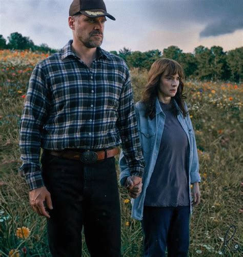 This Stranger Things Costume Detail Proves Joyce And Hopper Have Always