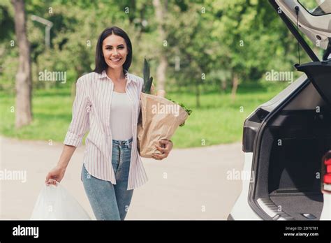 Grocery Store Parking Lot Bags Hi Res Stock Photography And Images Alamy