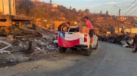 Ascienden a 131 los muertos en los incendios de Chile que continúan