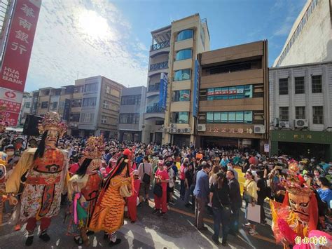 神鬼大車拚！台南赤嵌萬神節登場 老外也來收驚祈福 生活 自由時報電子報