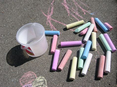 16 Practical And Helpful Ways To Use Chalk Around The Home