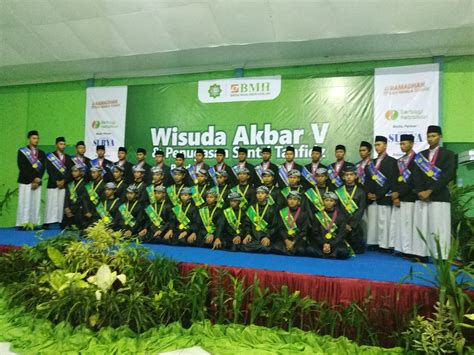 Wisuda Akbar Penghafal Al Quran Agar Terwujud Generasi Pengafal Al Qur