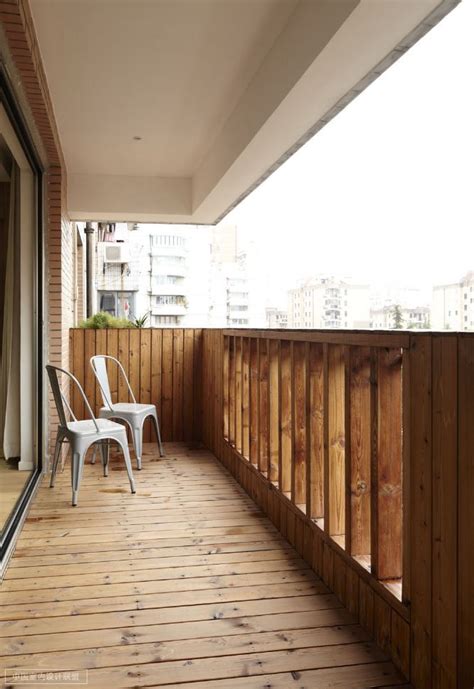 Rustic Wood Heavy Balcony With Simple Modern Chairs Interior Design Ideas