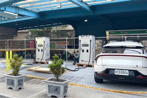 特爾電力啟用彰化快充站：全台公認充電沙漠多了 200kw 二樁四槍，ccs1 Ccs2 各廠電動車都能充ddcar 電動車