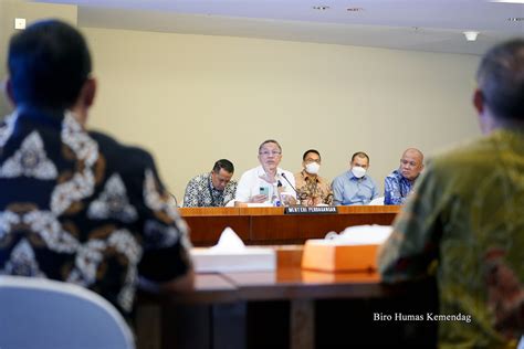 Mendag Pada Rapat Minyak Goreng Rakyat Kementerian Perdagangan