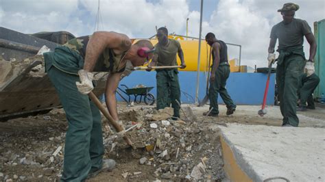 Un mois après l ouragan Irma le traumatisme encore très vif aux Antilles