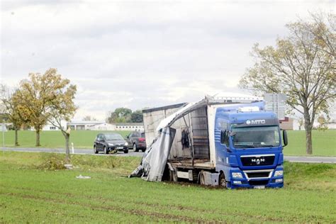 Fotogalerie Nehoda Kamionu Mezi V Echlapy A Nymburkem Jna