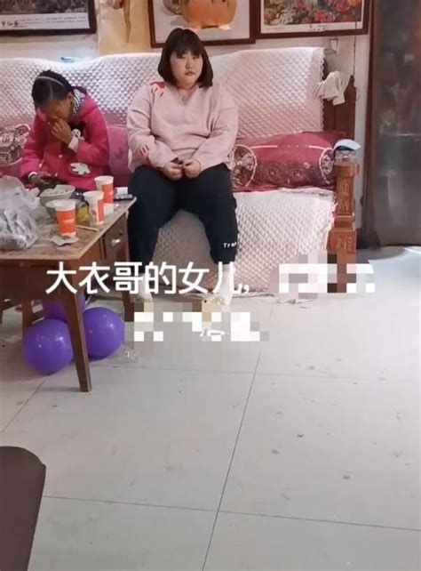 大衣哥花重金娶儿媳女儿只顾吃翻白眼新娘爸爸乐得合不拢嘴大衣哥儿媳朱之文新浪新闻