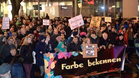 D Einwanderung Extremismus Islam Proteste 20 000 Menschen Bei Anti