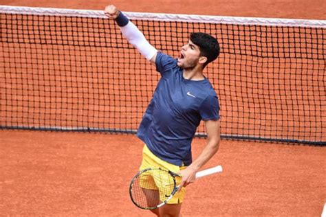 Vainqueur D Auger Aliassime Alcaraz Rejoint Tsitsipas En Quarts De