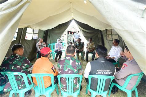 Foto Presiden Instruksikan Buka Akses Daerah Terisolasi Akibat Gempa