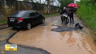 Bom Dia PE Buracos Na Estrada Da Mumbeca Causam Transtornos E