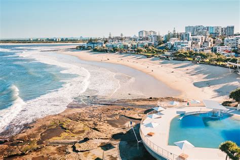 15 Best Sunshine Coast Beaches For Surfing and Swimming | Man of Many